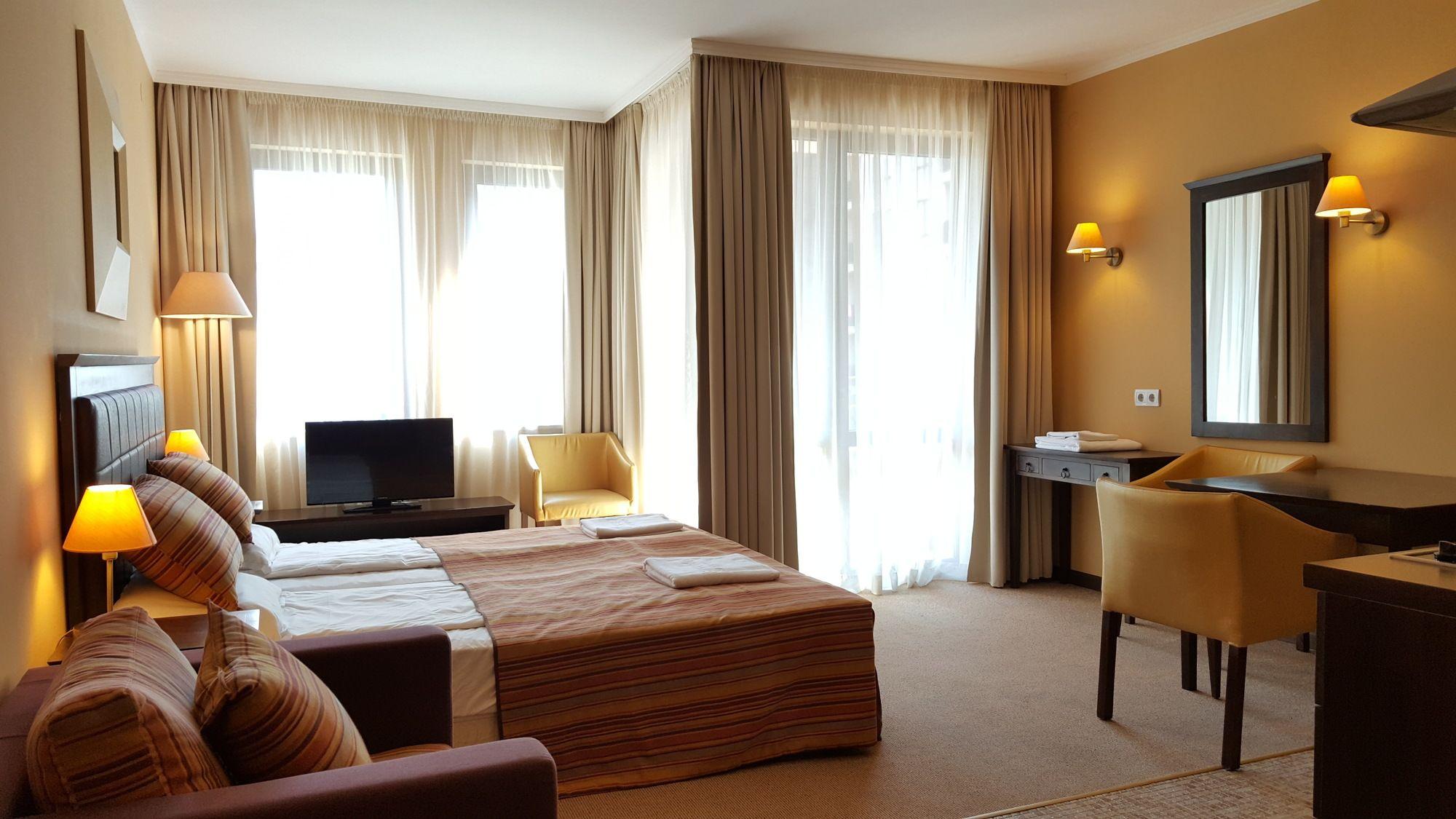 Royal Beach Private Apartments Солнечный берег Экстерьер фото